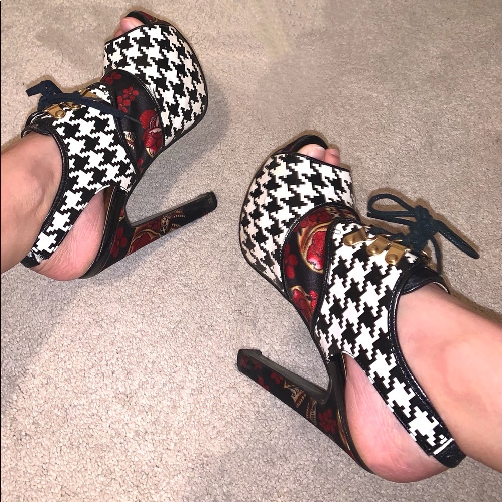 Patterned Red&Black Heels - Picture 4 of 5